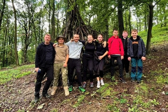 Młodzież z trzech partnerskich powiatów zgłębiała relację człowiek–las